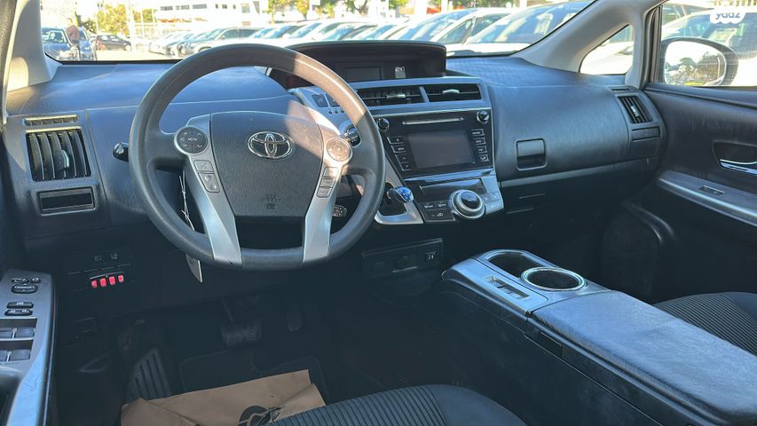 טויוטה פריוס פלוס