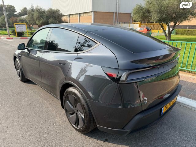 מודעת רכב טסלה מודל Y