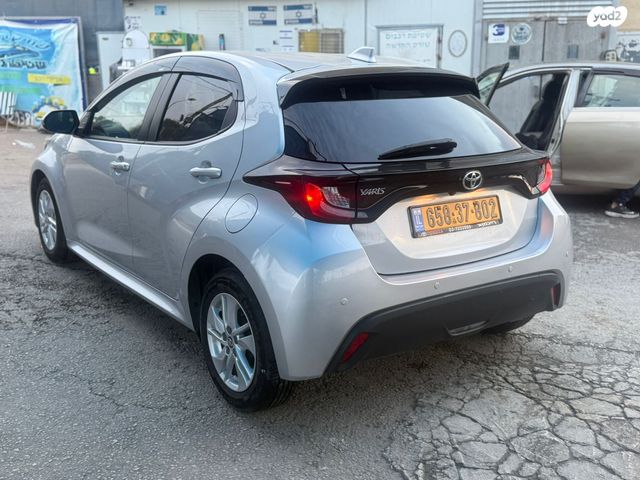 טויוטה יאריס