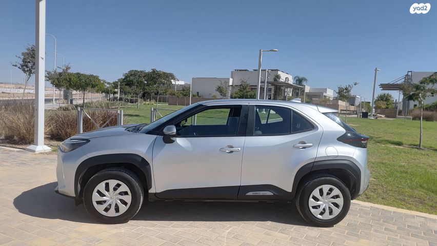 טויוטה יאריס קרוס