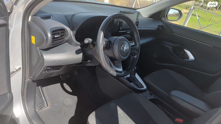 טויוטה יאריס קרוס