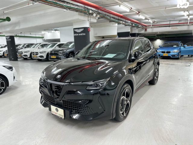 מודעת רכב אלפא רומיאו ג'וניור