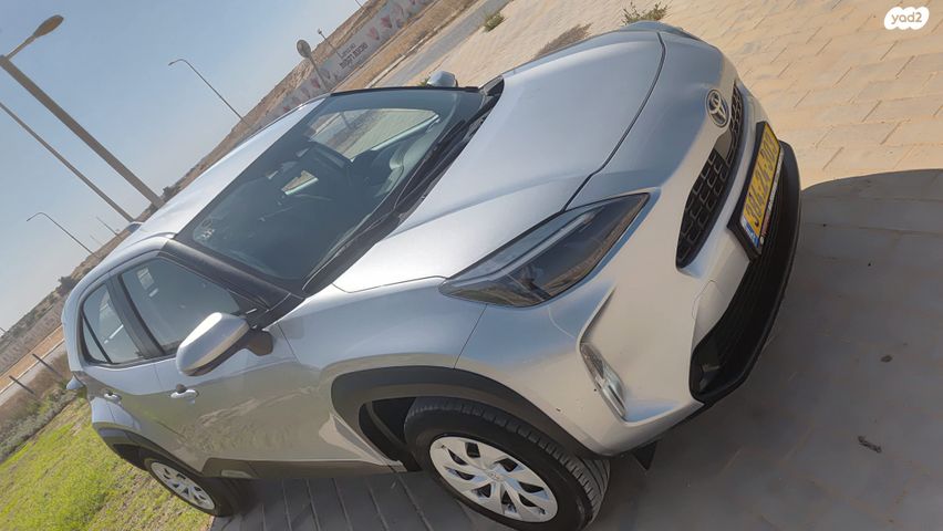 מודעת רכב טויוטה יאריס קרוס