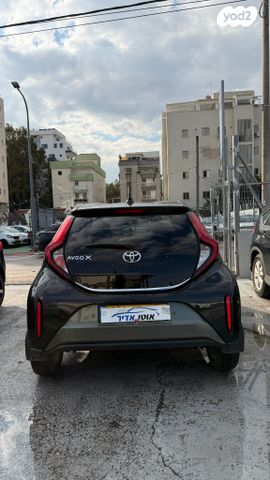 טויוטה אייגו X