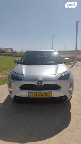 טויוטה יאריס קרוס
