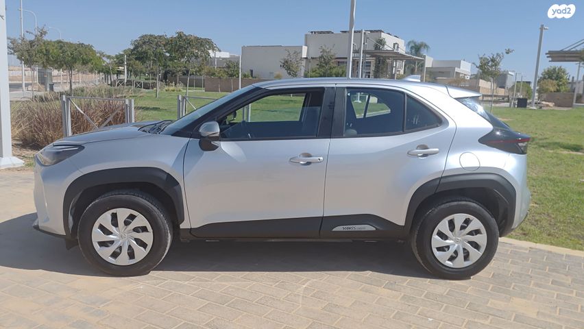 טויוטה יאריס קרוס