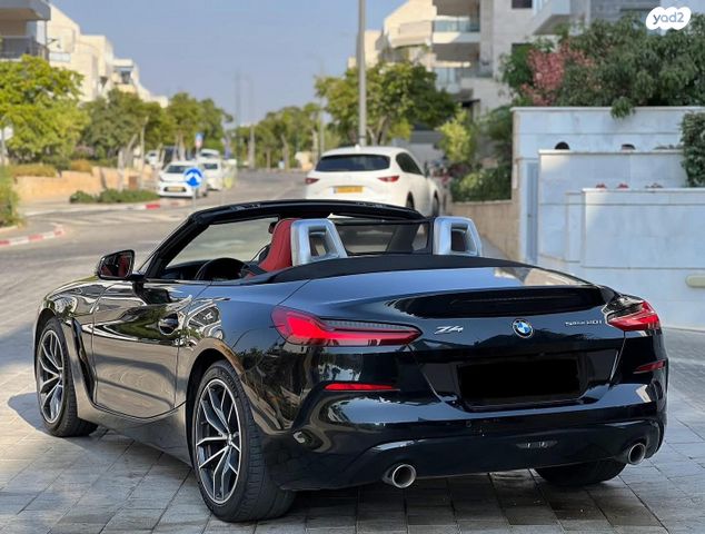 ב מ וו Z4