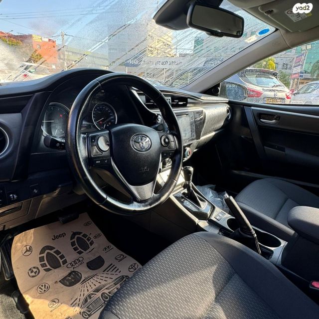 טויוטה קורולה