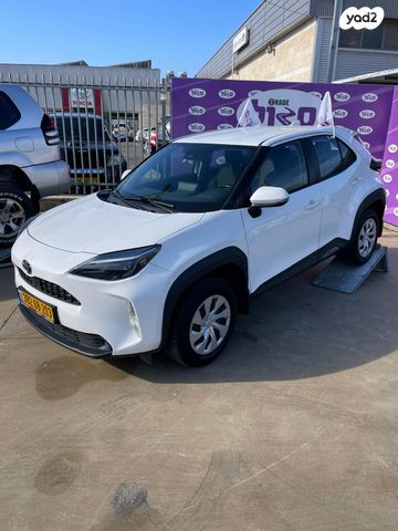 מודעת רכב טויוטה יאריס קרוס