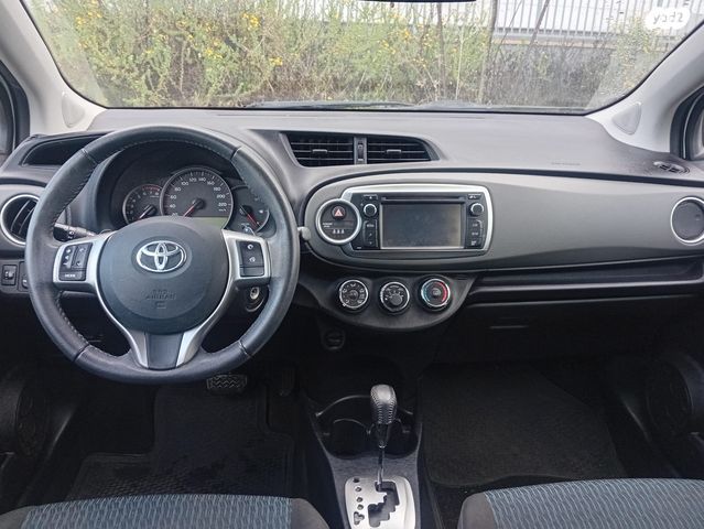 טויוטה יאריס