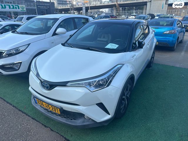 מודעת רכב טויוטה C-HR