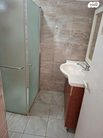 שדרות ירושלים 64