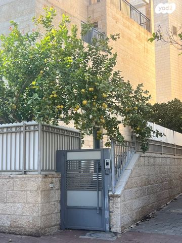 דירת גן, האלמוג 13, נופי סלע, מעלה אדומים