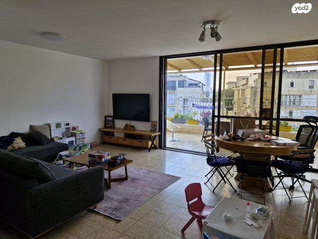 גג/ פנטהאוז, שקדיה 11, שכונת גפן, רמת גן