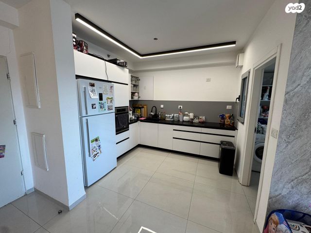 דירה, האנפה 18, החותרים, טירת כרמל