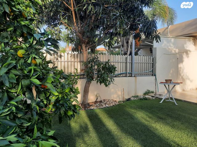 דו משפחתי, הרימון 28, נאות הפרחים, גן יבנה