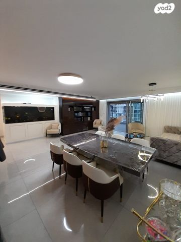 גג/ פנטהאוז, צבי תדמור 8, ח-501, חולון