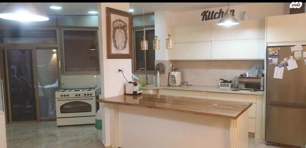 עמוס ירקוני 12