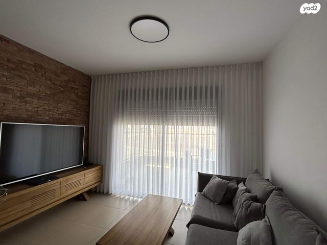 דרך מנחם בגין 116