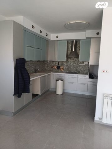 דירה, אברהם פררה 1, הולילנד, ירושלים