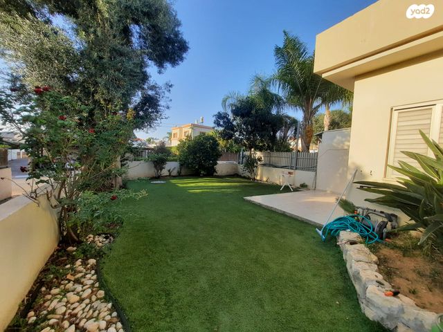 דו משפחתי, הרימון 28, נאות הפרחים, גן יבנה