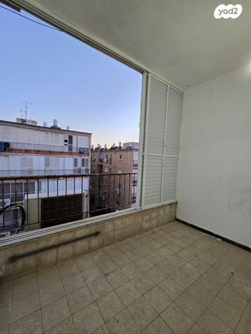 דירה, רוטשילד 61, עמידר, בת ים