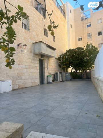 דירת גן, האלמוג 13, נופי סלע, מעלה אדומים