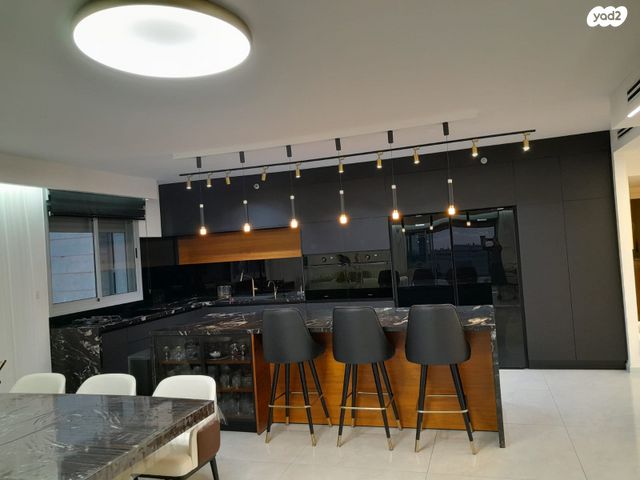 גג/ פנטהאוז, צבי תדמור 8, ח-501, חולון