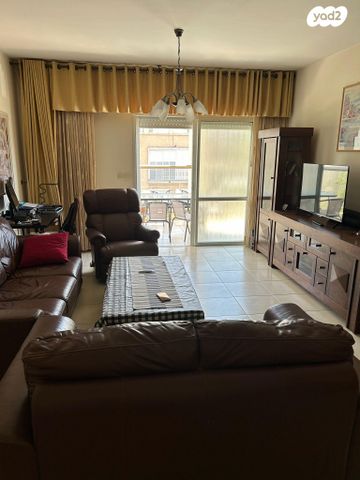 דירה, מנשה 5, מרכז העיר, סביניה, הוותיקה, קרית ביאליק