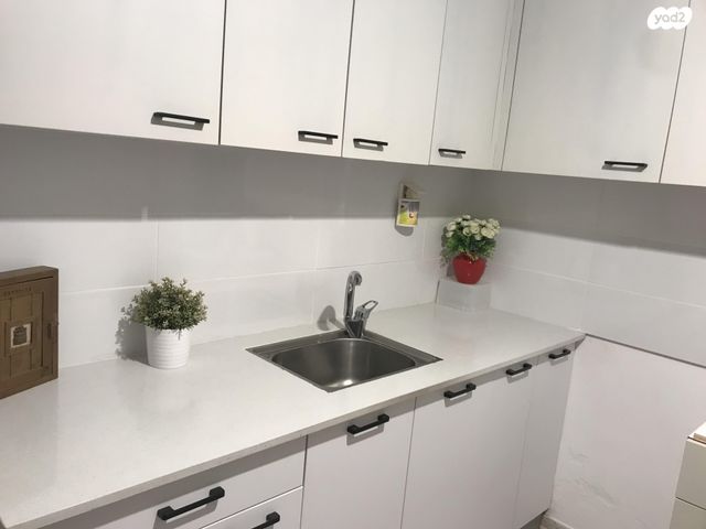 דירת גן, שניר 1, אבני חפץ, אבני חפץ