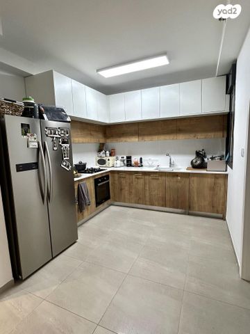 שדרות יצחק שמיר 19