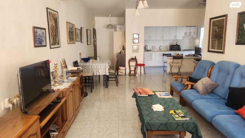 צבי הירשפלד 32