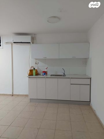 מרתף/ פרטר, רוטשילד 18, רוטשילד עצמאות, בת ים