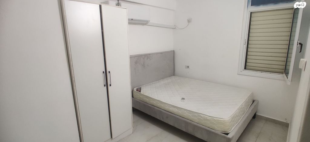 אפרים צור 52