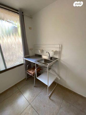 יחידת דיור, יפה נוף 180, הראשונים, שלומי