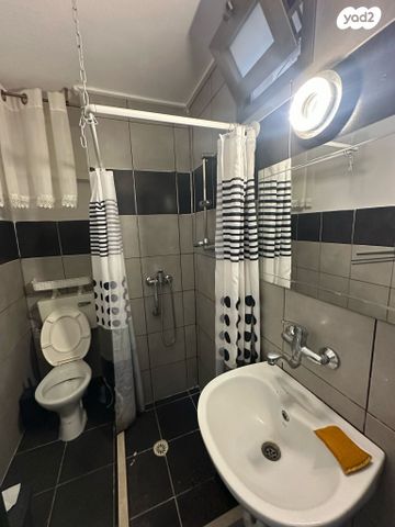 יחידת דיור, יפה נוף 180, הראשונים, שלומי