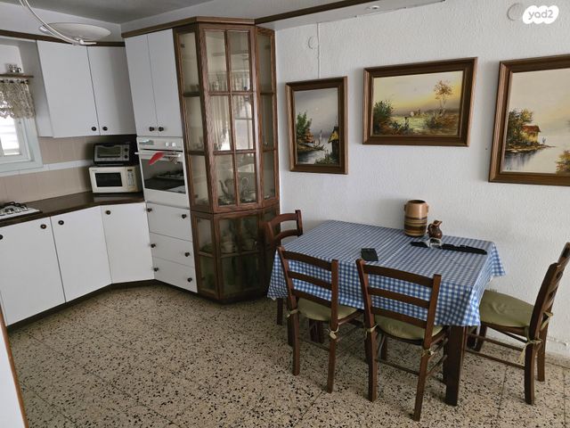 דירה, הרב עוזיאל 9, רמב"ם, ראשון לציון