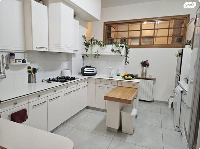 יהודה בורלא 25