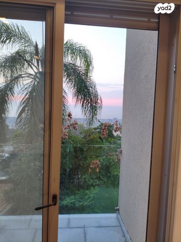 דירת גן, אלברט שווייצר 33, רמת אשכול, חיפה