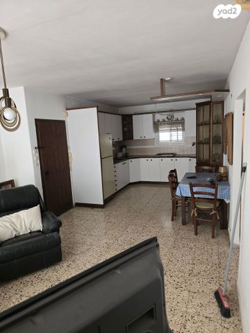 דירה, הרב עוזיאל 9, רמב"ם, ראשון לציון