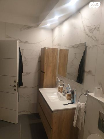 דירה, ז'בוטינסקי 54, ארלוזורוב, גבעתיים