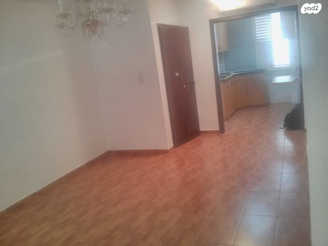 דירה, יחזקאל 82, עמידר, פרדס חנה כרכור