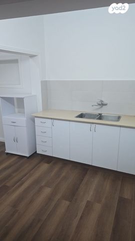 יחידת דיור, יוסף טרומפלדור 16, אושיות, רחובות