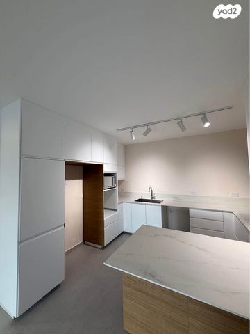 דירה, הרב שלום שבזי 217, פסגות אפק, ראש העין