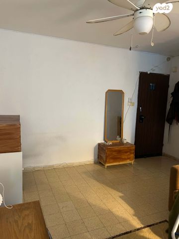 אבשלום חביב 28