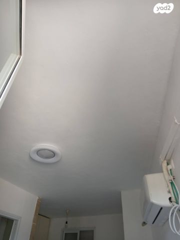 אורי בר און 8