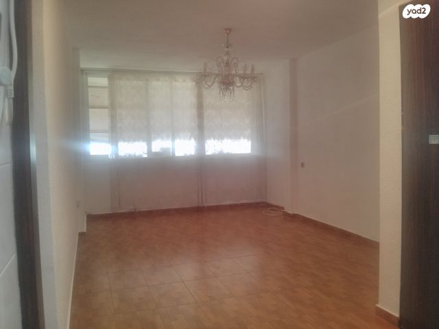 דירה, יחזקאל 82, עמידר, פרדס חנה כרכור