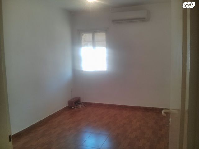 דירה, יחזקאל 82, עמידר, פרדס חנה כרכור