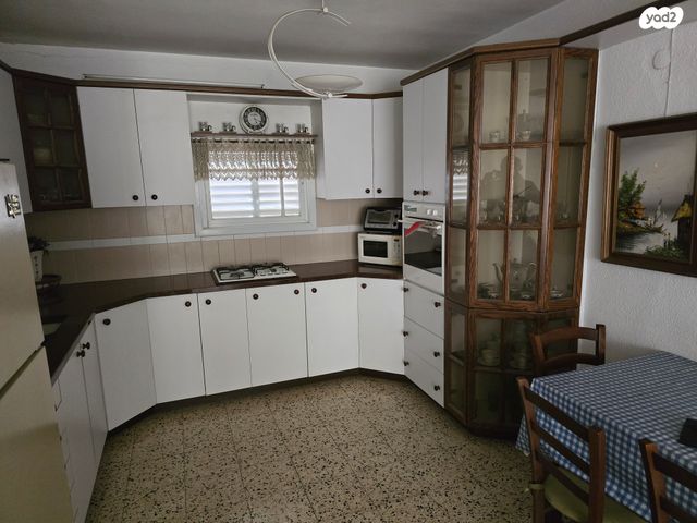 דירה, הרב עוזיאל 9, רמב"ם, ראשון לציון