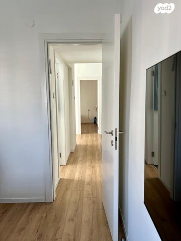 דירה, שפינוזה 10, אברמוביץ', ראשון לציון